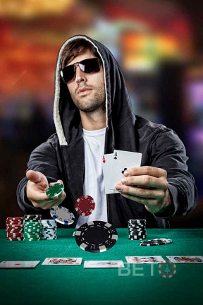 单臂强盗受到扑克的启发。
